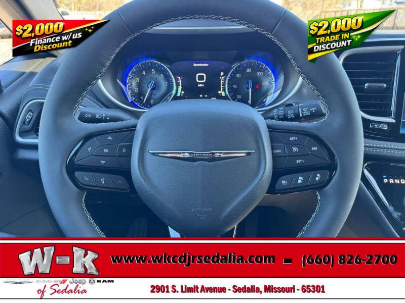 2026 Chrysler Pacifica Select
