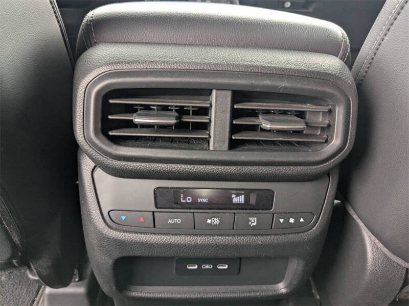 2024 Honda Pilot EX-L w/Rear Captain's Chairs