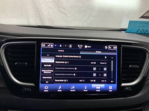 2025 Chrysler Pacifica Select