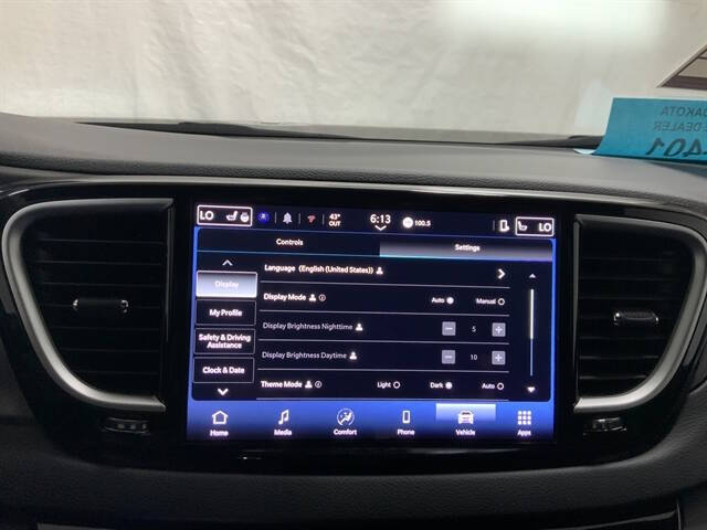 2025 Chrysler Pacifica Select