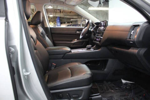 2024 Nissan Pathfinder SL