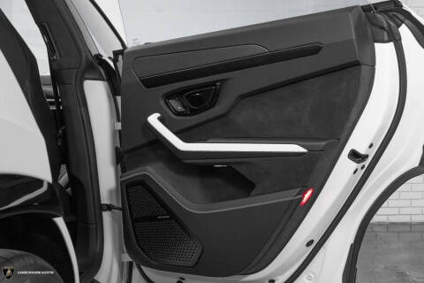 2025 Lamborghini Urus SE