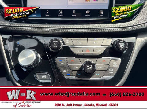 2027 Chrysler Pacifica Select