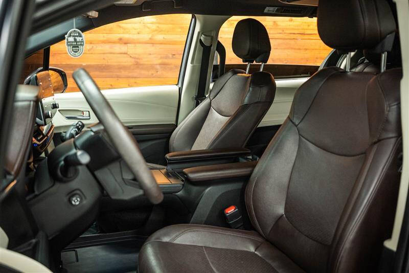 2023 Toyota Sienna Platinum 7-Passenger