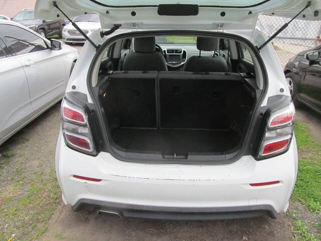 2017 Chevrolet Sonic LT - Photo 11