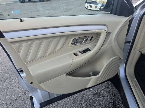 2016 Ford Taurus SE