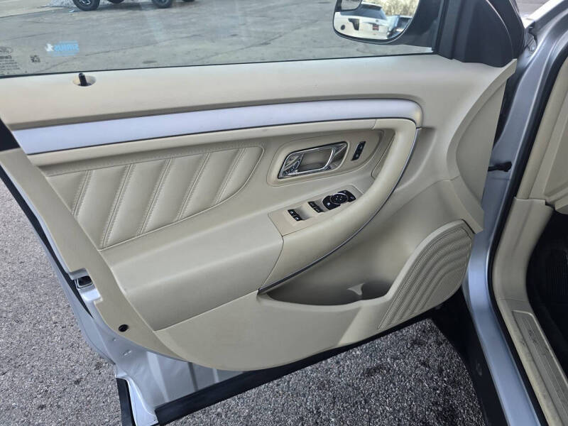 2016 Ford Taurus SE