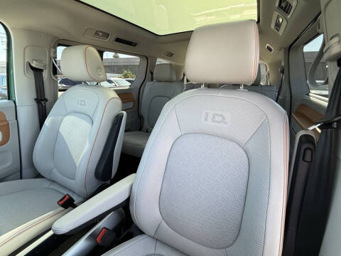 2025 Volkswagen ID. Buzz Pro S Plus 4Motion