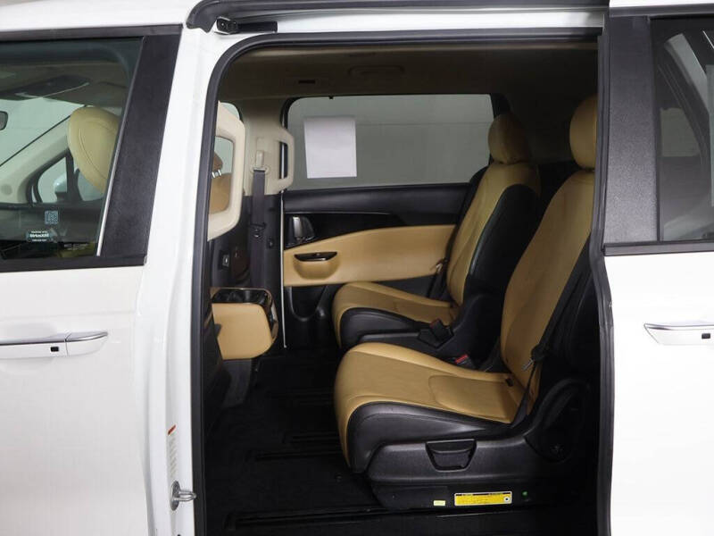 2023 Kia Carnival EX