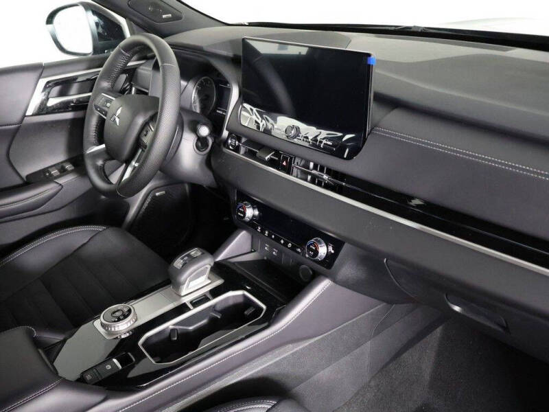 2026 Mitsubishi Outlander LE