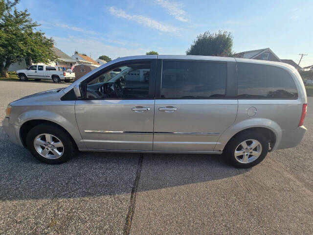 2008 Dodge Grand Caravan for sale at QUEENSGATE AUTO SALES in York, PA