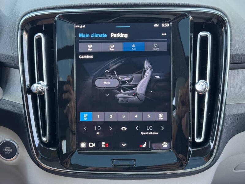 2024 Volvo XC40 B5 Ultimate Bright Theme