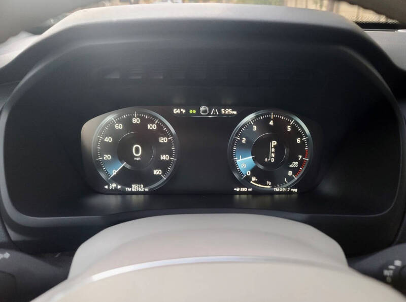 2017 Volvo XC90 T6 Momentum