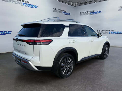 2022 Nissan Pathfinder SL