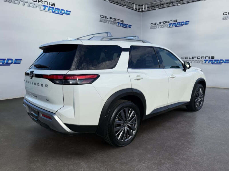 2022 Nissan Pathfinder SL