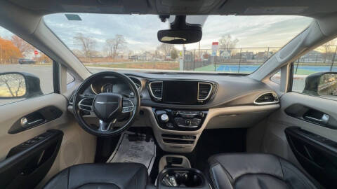 2022 Chrysler Pacifica Hybrid Touring L