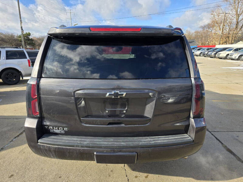 2016 Chevrolet Tahoe LT photo 4