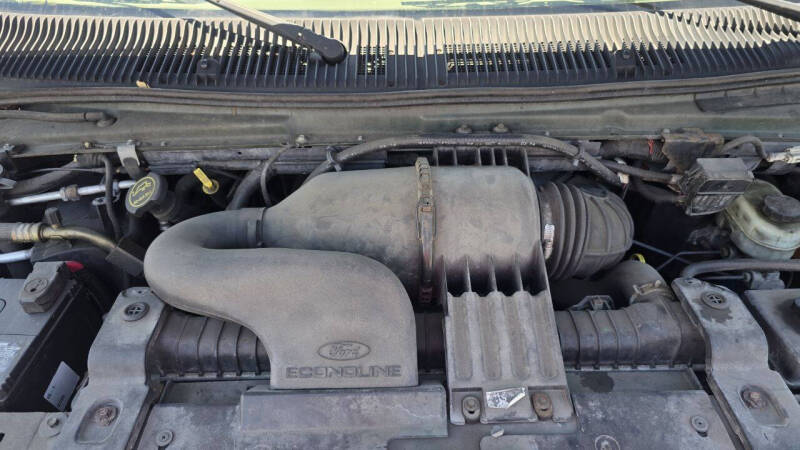 2004 Ford E-Series E-150 XLT