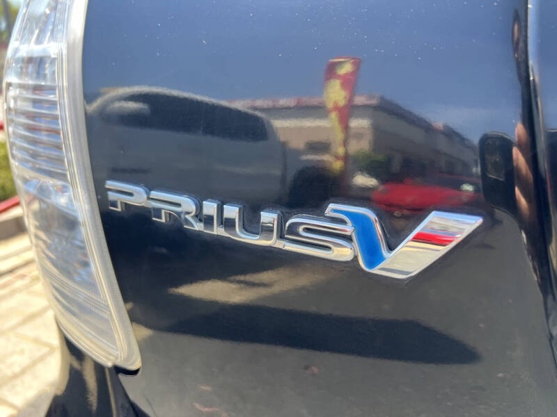 2012 Toyota Prius v Three