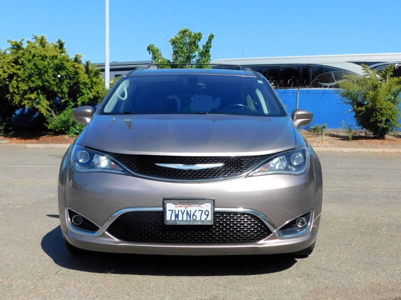 2017 Chrysler Pacifica Touring-L