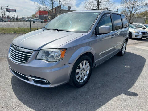 2013 Chrysler Town and Country for sale at Diana Rico LLC in Dalton GA