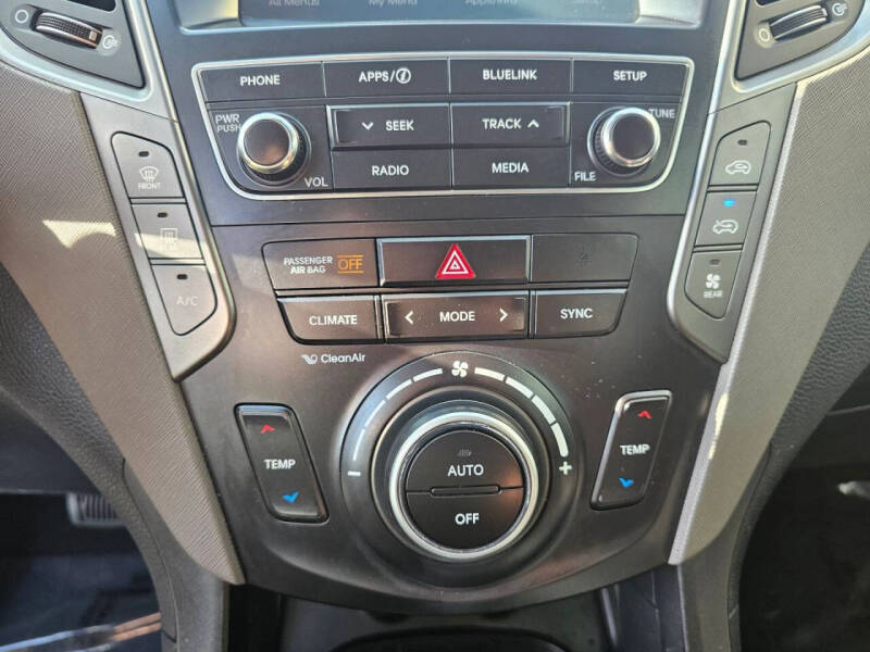 2017 Hyundai Santa Fe SE