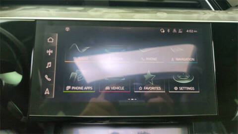 2022 Audi e-tron quattro Premium Plus