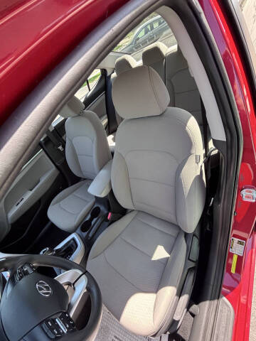 2019 Hyundai Elantra SE