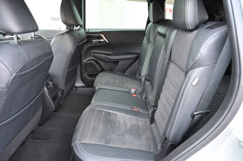 2023 Mitsubishi Outlander SE