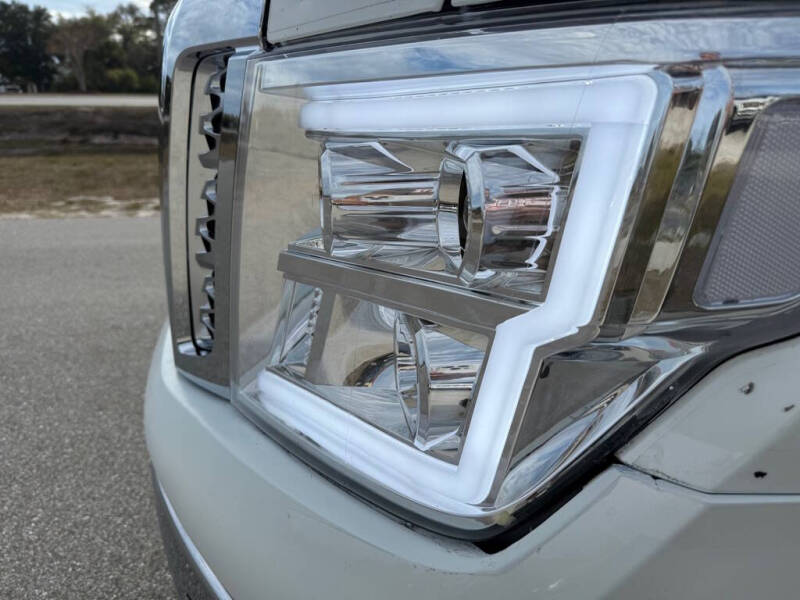 2017 Nissan Titan SV