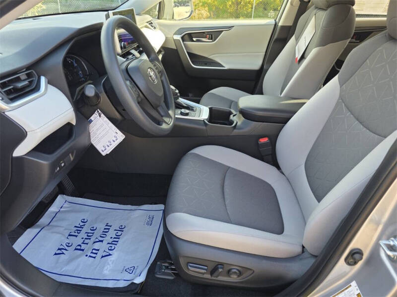 2025 Toyota RAV4 Hybrid XLE