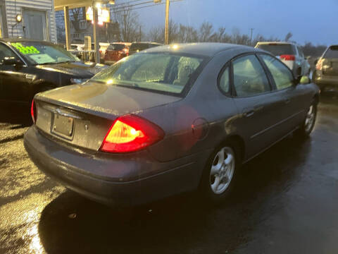 2004 Ford Taurus SE