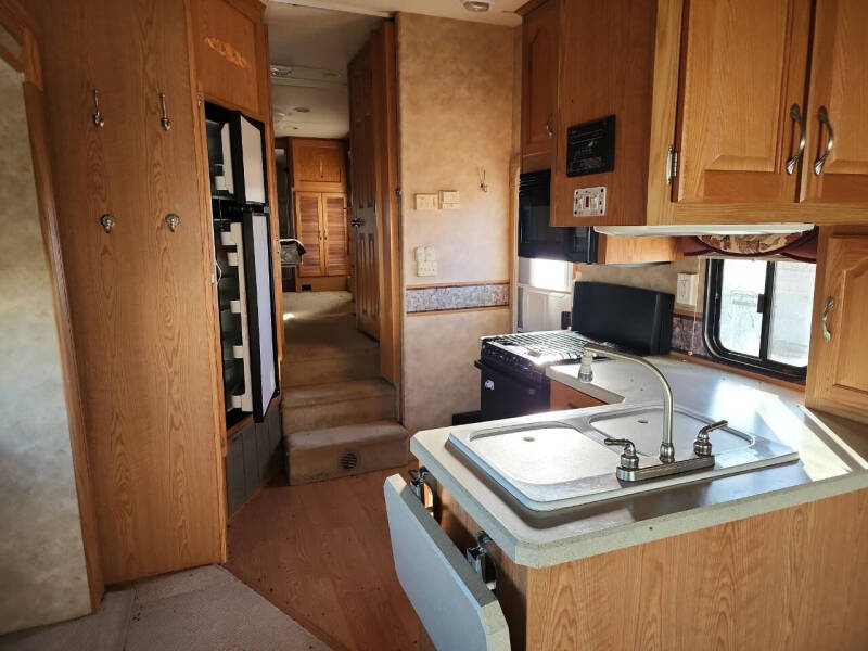 2008 Custom Campers inc Hitchhiker  II