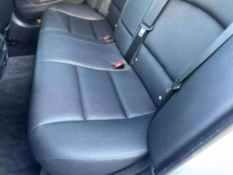 2012 BMW 5 Series 528i