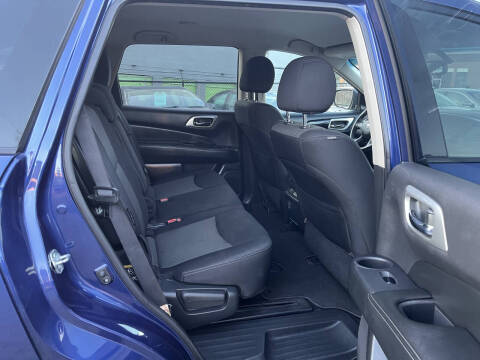 2018 Nissan Pathfinder SV
