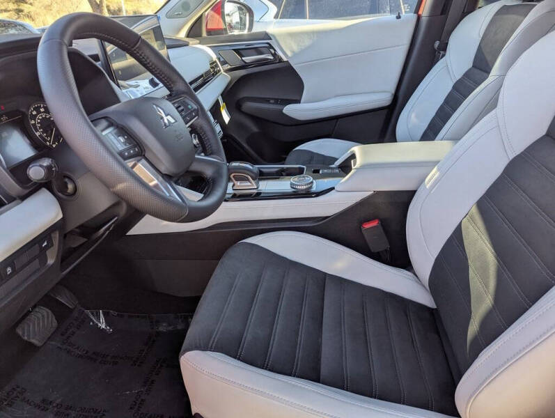 2026 Mitsubishi Outlander SE