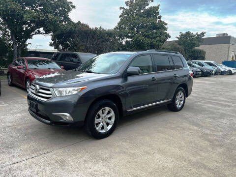 2013 Toyota Highlander for sale at Car Maverick in Addison TX