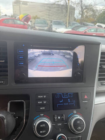 2015 Toyota Sienna LE 8-Passenger