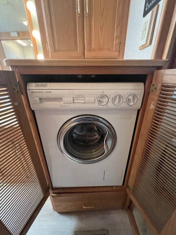 2001 Winnebago Journey 36L