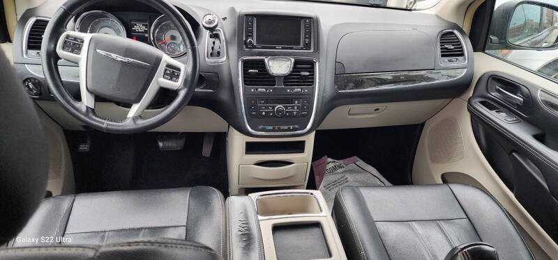 2016 Chrysler Town and Country Touring-L Anniversary Edition