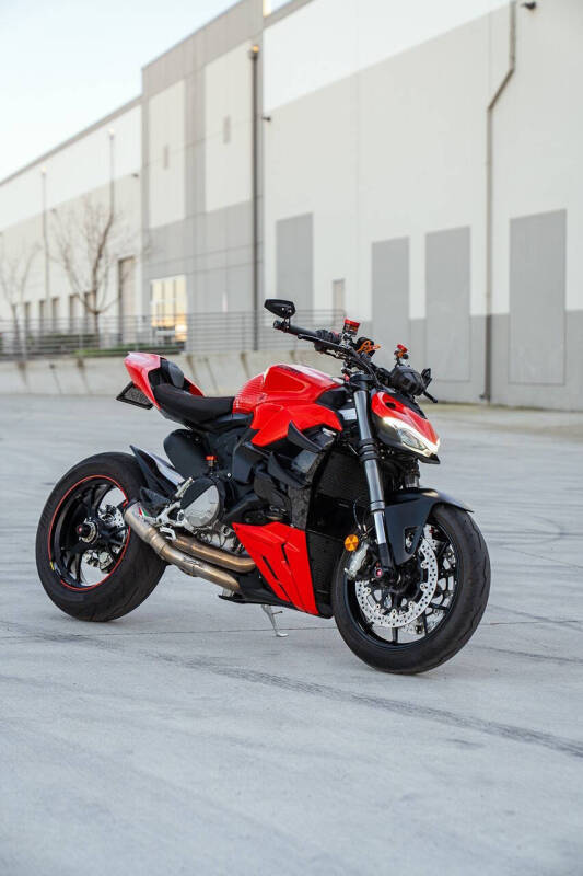 2023 Ducati Streetfighter V2