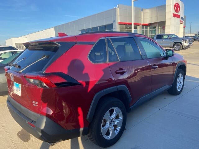 Used 2021 Toyota RAV4 XLE with VIN 2T3P1RFV9MW146952 for sale in Bloomington, IL