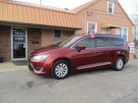 2017 Chrysler Pacifica for sale at Rob Co Automotive LLC in Springfield TN