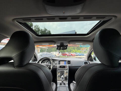 2015 Volvo V60 Cross Country T5 Platinum