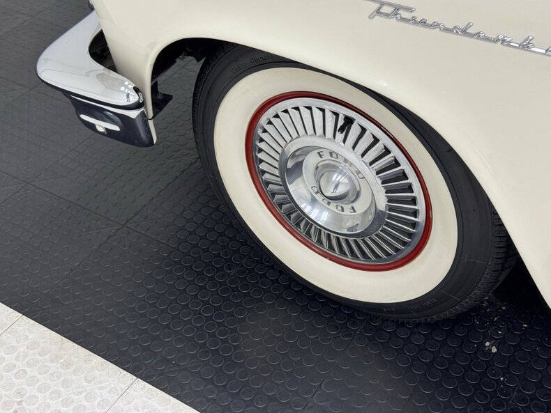 1957 Ford Thunderbird