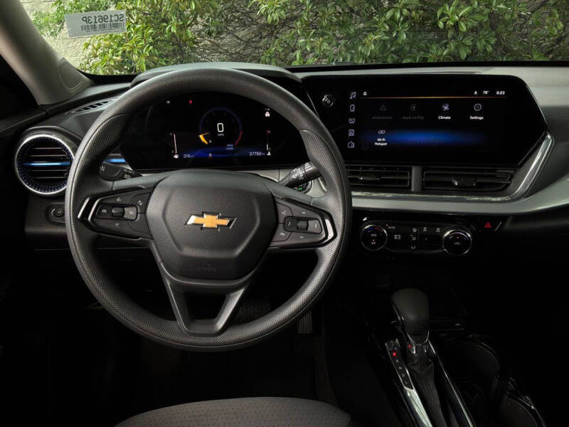 2025 Chevrolet Trax LT