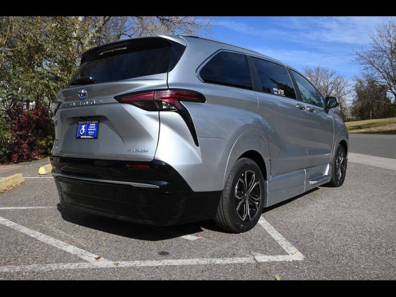 2025 Toyota Sienna Platinum 7-Passenger