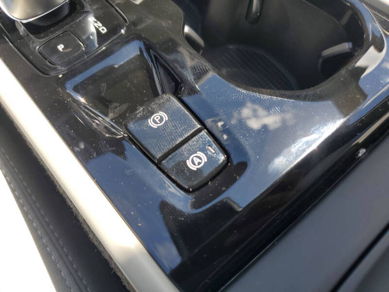 2026 Volvo XC40 B4 Plus