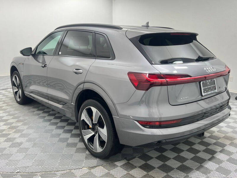 2022 Audi e-tron quattro Premium Plus