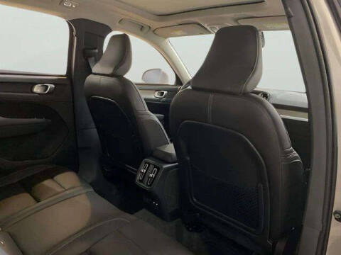 2025 Volvo XC40 B5 Plus Bright Theme